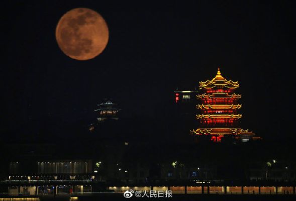 超级月亮下的壮丽瞬间，60秒看全国多地美景-第1张图片-牛市财经 